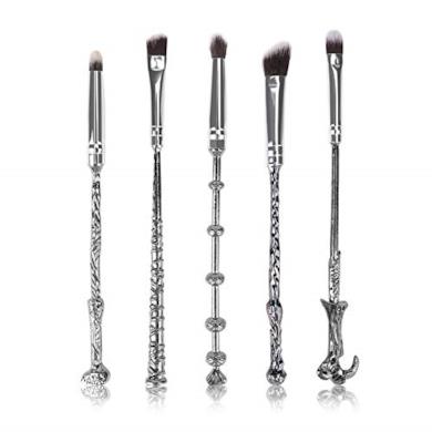 Fashion Base, set di 5 pennelli da trucco, con manici in metallo che richiamano la forma di una bacchetta magica, pennelli Kabuki per ombretti, sopracciglia, naso