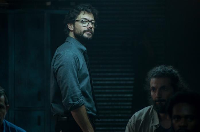 Álvaro Morte è Il Professore nella serie TV La casa di carta