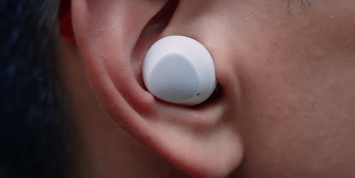 Gli auricolari wireless Galaxy Buds di Samsung sono ergonomici Screen dal video promozionale di Samsung sui nuovi Galaxy Buds