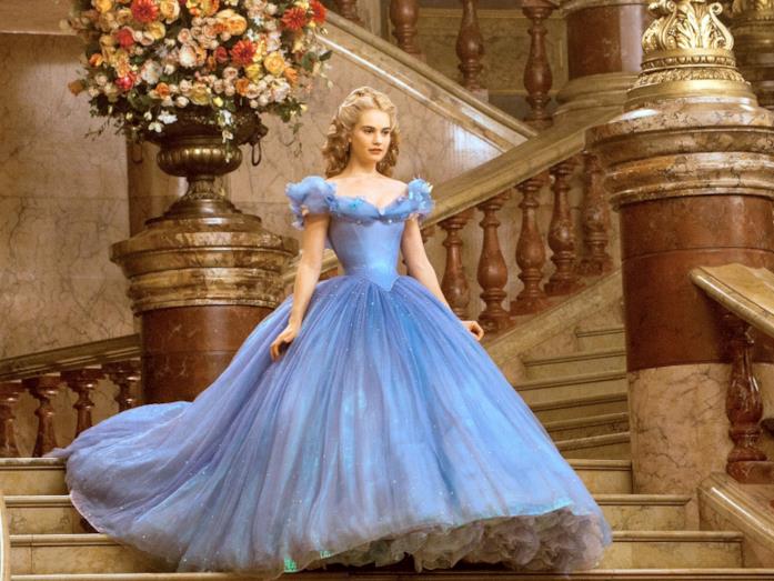 Lily James è Cenerentola Lily James nel live-action di Cenerentola