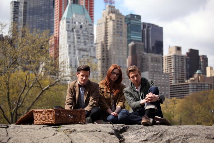 Matt Smith, Karen Gillan e Arthur Darvill Matt Smith, Karen Gillan e Arthur Darvill sul set di Doctor Who