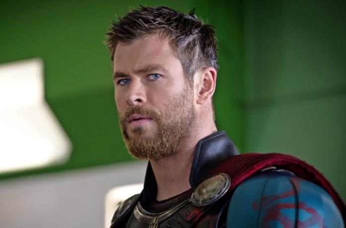 Chris Hemsworth: un Thor dai capelli corti in Ragnarok