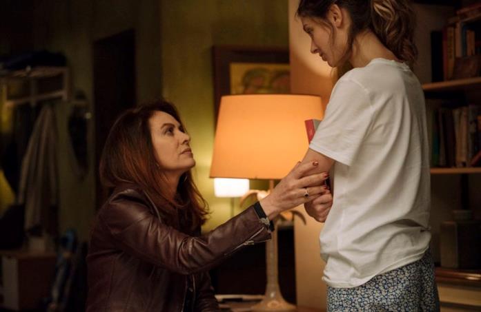 Vivi e lascia vivere: trama e cast della nuova fiction di Elena Sofia Ricci Vivi e lascia vivere: tutto quello che sappiamo finora