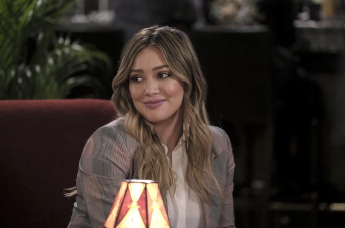 Hilary Duff in una foto promozionale di Younger