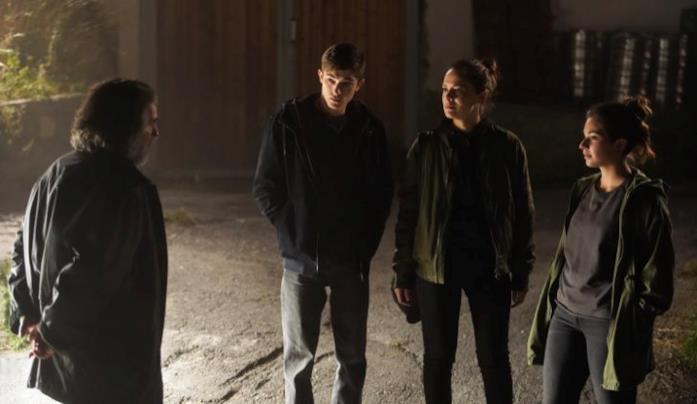 Curon i personaggi della serie Netflix Mauro, Thomas, Anna e Daria in Curon