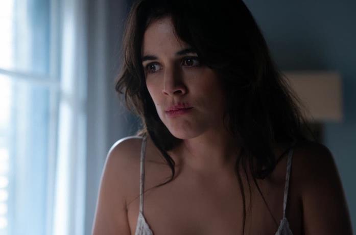 La protagonista in una scena di H – Helena