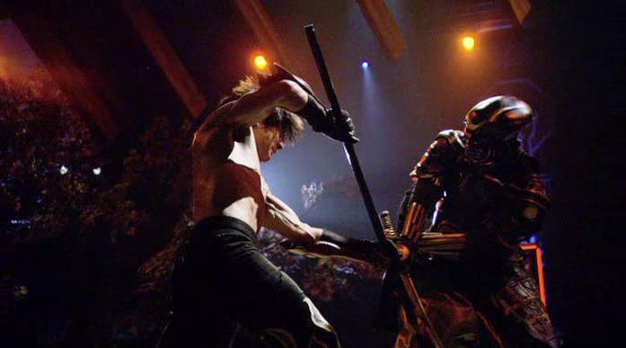 Un combattimento dal film di Tekken Yoshimitsu in Tekken - Il Film