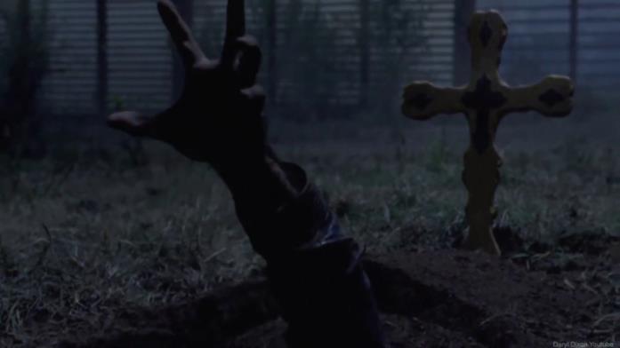 The Walking Dead 10x10: Beta emerge dalla finta tomba scavata da Dante ad Alexandria The Walking Dead 10x10: Beta emerge dalla tomba
