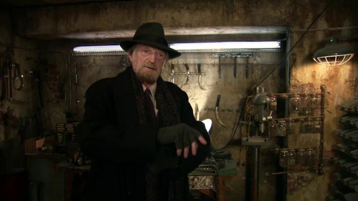 Il cacciatore di vampiri Abraham Setrakian è interpretato da David Bradley David Bradley interpreta il professor Abraham Setrakian