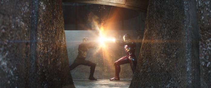 Capitan America e Iron Man si scontrano alla fine di Captain America: Civil War Lo scontro tra Iron Man e Capitan America in Captain America: Civil War