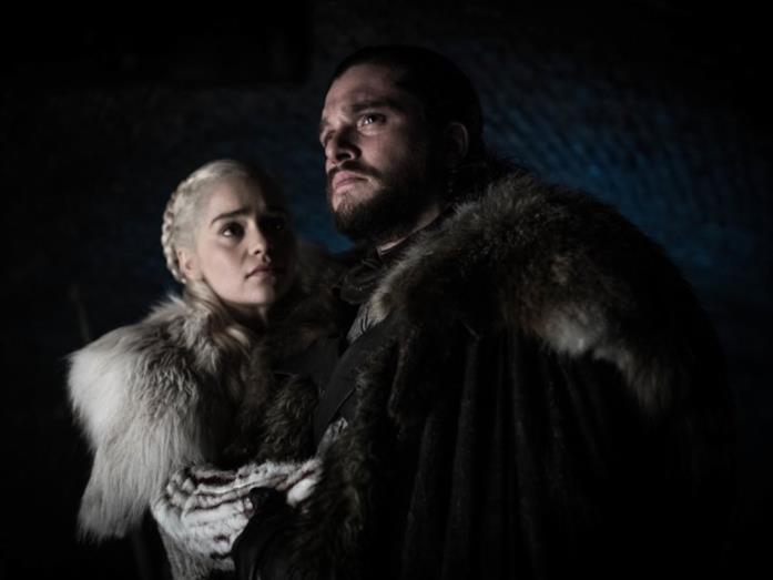 Game of Thrones 8 e la reazioni di Daenerys: il punto di vista di Emilia Clarke Emilia Clarke e Kit Harington in Game of Thrones 8