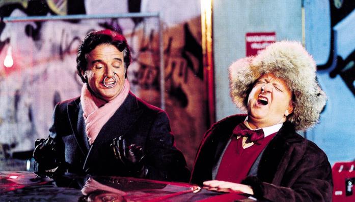 De Sica e Boldi in una scena del cinepanettone Merry Christmas