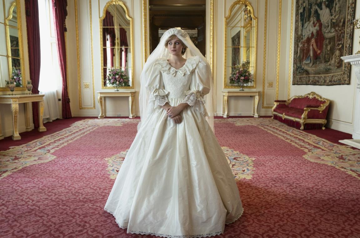 Emma Corrin è Lady Diana Spencer nelle nuove foto ufficiali della serie Netflix The Crown