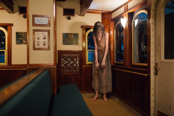 Javier Botet interpreta il demone del sonno Mara Mara, il demone del sonno, è interpretato da Javier Botet