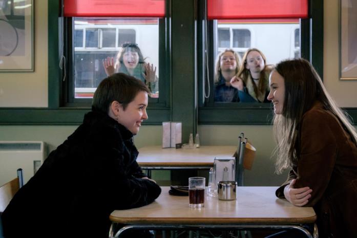 Our Ladies è un'irresistibile commedia femminista perfetta per i nostri tempi Tallulah Greive e Abigail Lawrie in una scena del film Our Ladies