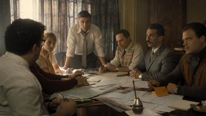 Operation Finale: la storia vera della cattura di Adolf Eichmann che ha ispirato il film Mélanie Laurent, Oscar Isaac, Nick Kroll, Michael Aronov e Greg Hill in una scena del film Operation Finale