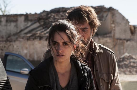 Penélope Cruz e Javier Bardem in una scena del film Tutti lo sanno