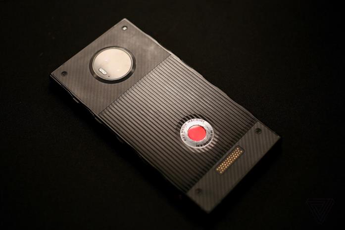 Lo smarthone Red Hydrogen One prodotto da Red Primo piano dello smartphone Red Hydrogen One prodotto da Red