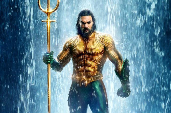 Jason Momoa è Aquaman nel poster ufficiale del cinecomic del 2018