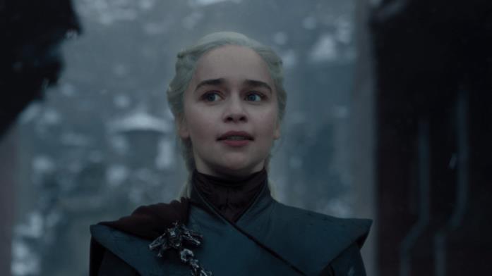 Game of Thrones: Emilia Clarke ha guardato anche video di Hitler per prepararsi al finale Emilia Clarke nei panni di Daenerys Targaryen in Game of Thrones 8x06