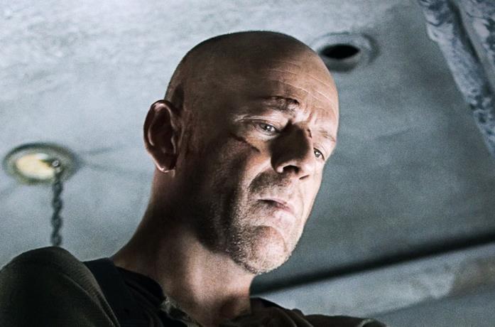 Bruce Willis in una scena del film Die Hard - Vivere o morire
