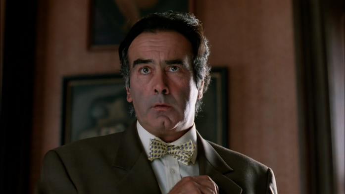 Dan Hedaya è Tully Alford, avvocato degli Addams Tully Alford