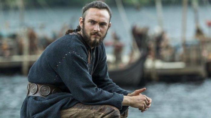 La morte di Athelstan George Blagden in Vikings