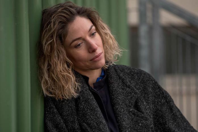 Betty è triste Betty è demoralizzata in una scena di Nessuno come noi