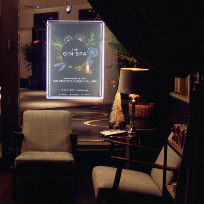 L'angolo relax per i clienti di The Gin Spa a Glasgow, Scozia Primo piano dell'angolo relax per i clienti di The Gin Spa a Glasgow, Scozia
