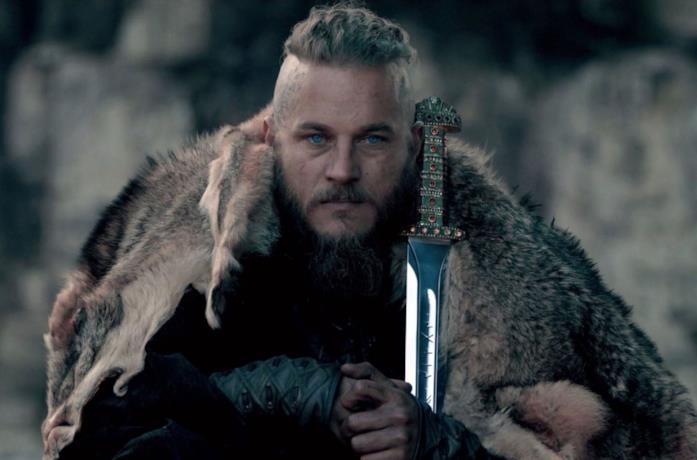 Travis Fimmel in primo piano