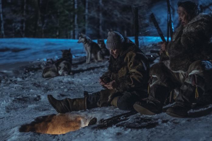 Siberia - Dafoe e i cani Dafoe circondato dalla sua muta di cani