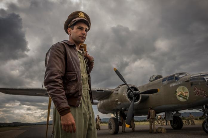Catch-22: Christopher Abbott è John Yossarian Catch-22: Christopher Abbott
