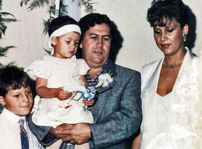La famiglia di Pablo Escobar Pablo Escobar con moglie e figli