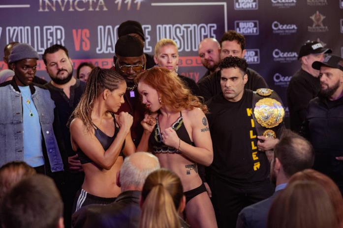 Bruised - Lottare per vivere, tutto quello che devi sapere sul film Netflix di e con Halle Berry Halle Berry e Valentina Shevchenko in una scena di Bruised - Lottare per vivere