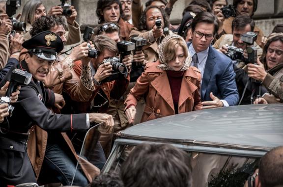Michelle Williams e Mark Wahlberg in Tutti i soldi del mondo