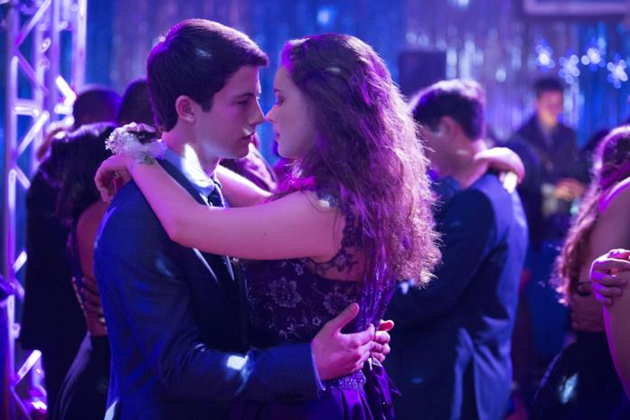 Clay e Hannah ballano insieme Clay e Hannah danzano sulle note di The Night We Met
