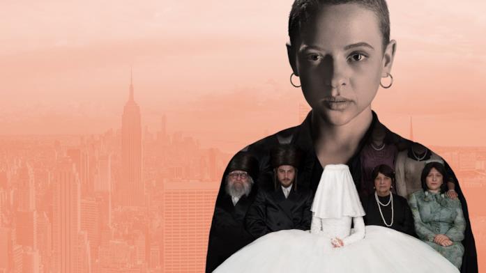 Unorthodox, la serie con Shira Haas Shira Haas su uno sfondo promozionale di Unorthodox