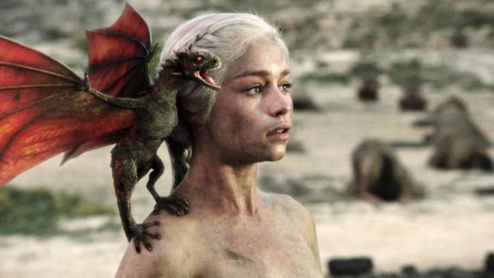 Daenerys e Drogon Daenerys e il neonato Drogon