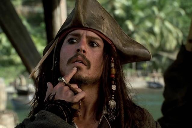 Johnny Depp ha dichiarato di aver aumentato la caratterizzazione del personaggio di Jack Sparrow dopo i dubbi degli esecutivi Disney Un primo piano di Johnny Depp nei panni di Jack Sparrow
