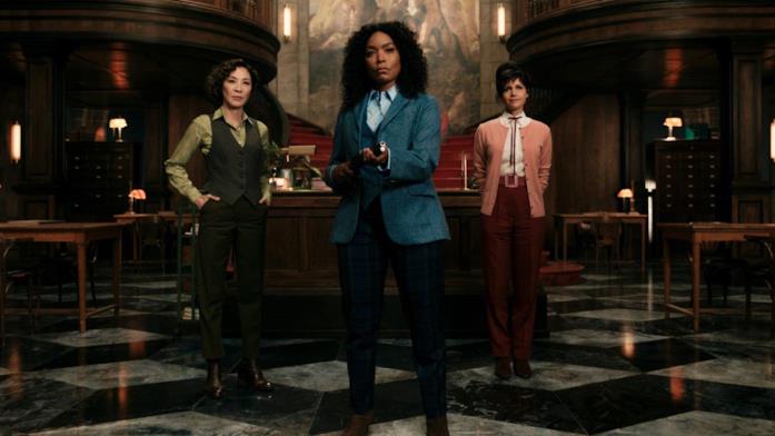 Angela Bassett, Michelle Yeoh e Carla Cugino in Gunpowder Milkshake Angela Bassett, Michelle Yeoh e Carla Cugino in una scena di Gunpowder Milkshake