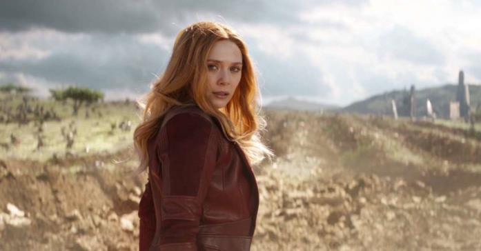 Un primo piano di Elizabeth Olsen nei panni di Scarlet Witch