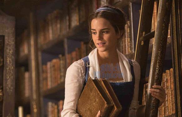 Belle interpretata da Emma Watson Belle in una scena de La Bella e la Bestia