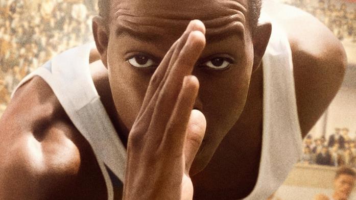 Jesse Owens in pista in una immagine d'archivio