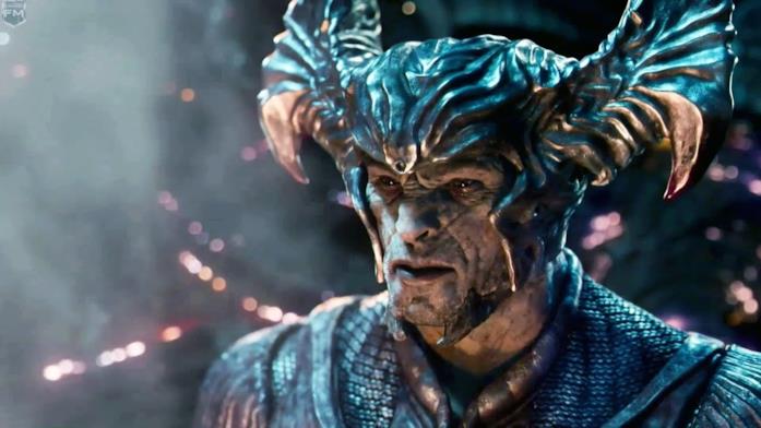 Steppenwolf è il Nuovo Dio, nipote di Darkseid, ma privo di qualsiasi carisma Mezzobusto di Ciarán Hinds nei panni di Steppenwolf