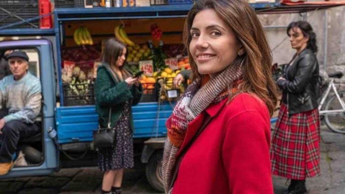 Mina Settembre: ecco perché porta sempre un cappotto rosso Il cappotto rosso di Mina ne rispecchia la personalità