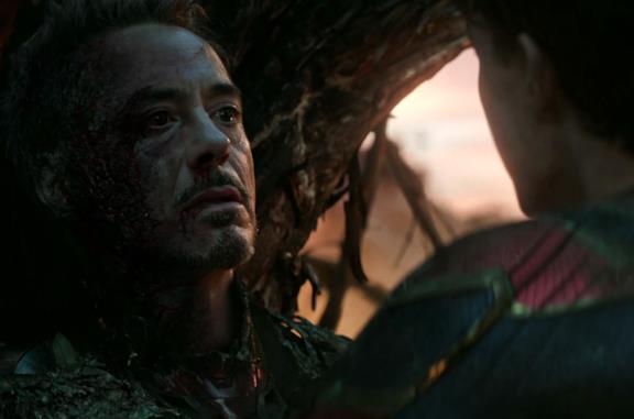 Tony Stark in una scena conclusiva di Endgame