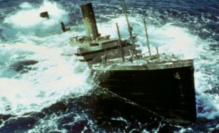 Una scena del film Blitz nell'Oceano Il Titanic recuperato dagli abissi nel film Blitz nell'Oceano