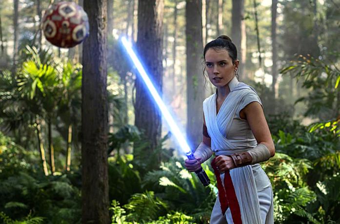 Le silhouette di Rey e Kylo Ren nel poster di Star Wars: L'Ascesa di Skywalker