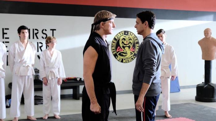 Cobra Kai Due karateki si fronteggiano sul tatami