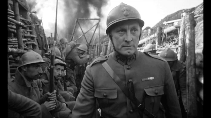 Kirk Douglas Kirk Douglas sul set di Orizzonti di gloria